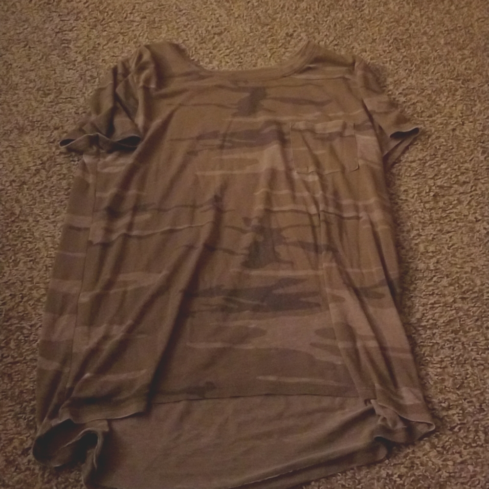 Camo tee with front pocket